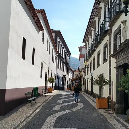 Edificio Charles 301 *