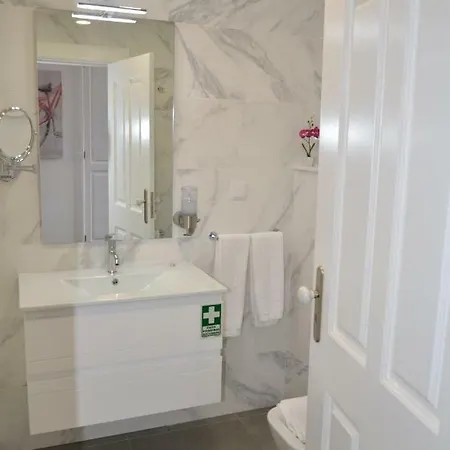 Edificio Charles 301 *