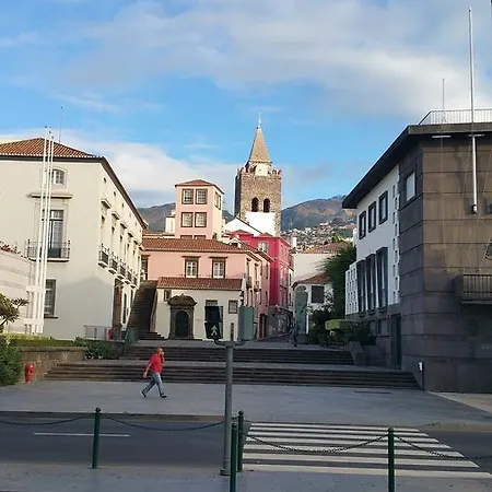 Edificio Charles 301 * Funchal (Madeira)