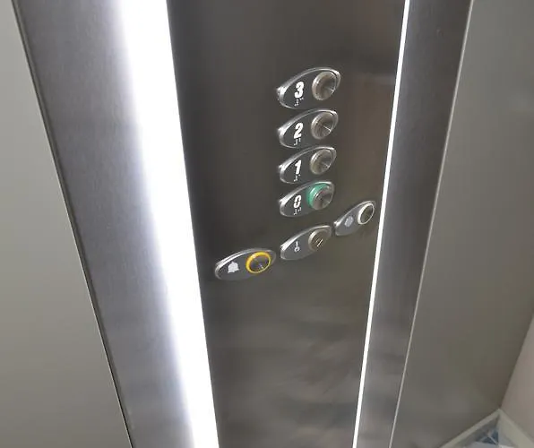 Edificio Charles 301 * 丰沙尔