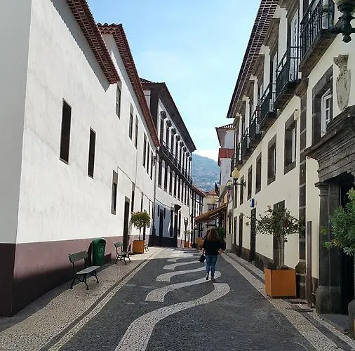 Edificio Charles 301 *