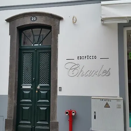 Edificio Charles 301 *