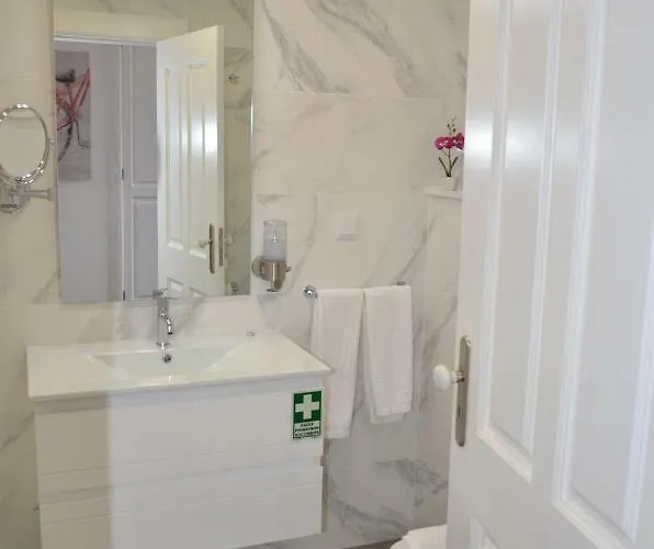 Edificio Charles 301 *